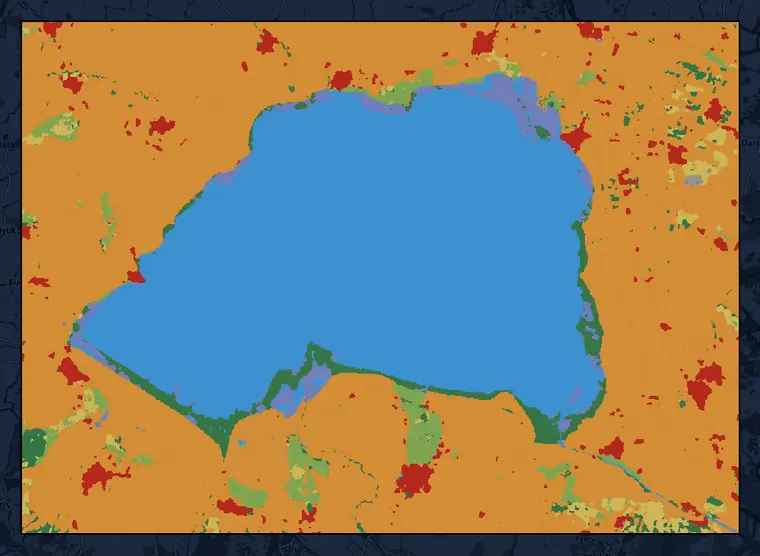 Manyas Gölü çevresinin 2026 arazi örtüsü haritası (kısmi yıl), OpenStreetMap altlığında: göl mavi, tarım turuncu, su basmış bitki kıyıda mor.
